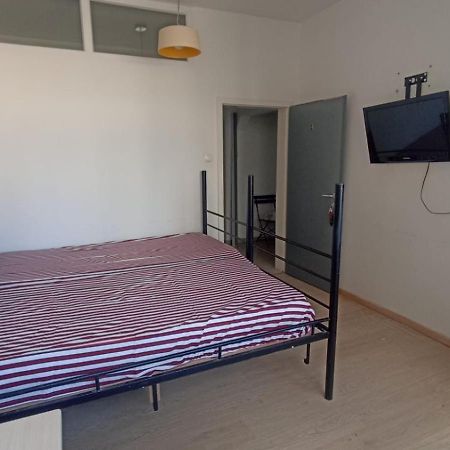 Newborn Comfort Hostel The Biggest Hostel Of Town With Best Location Pristina Exterior foto