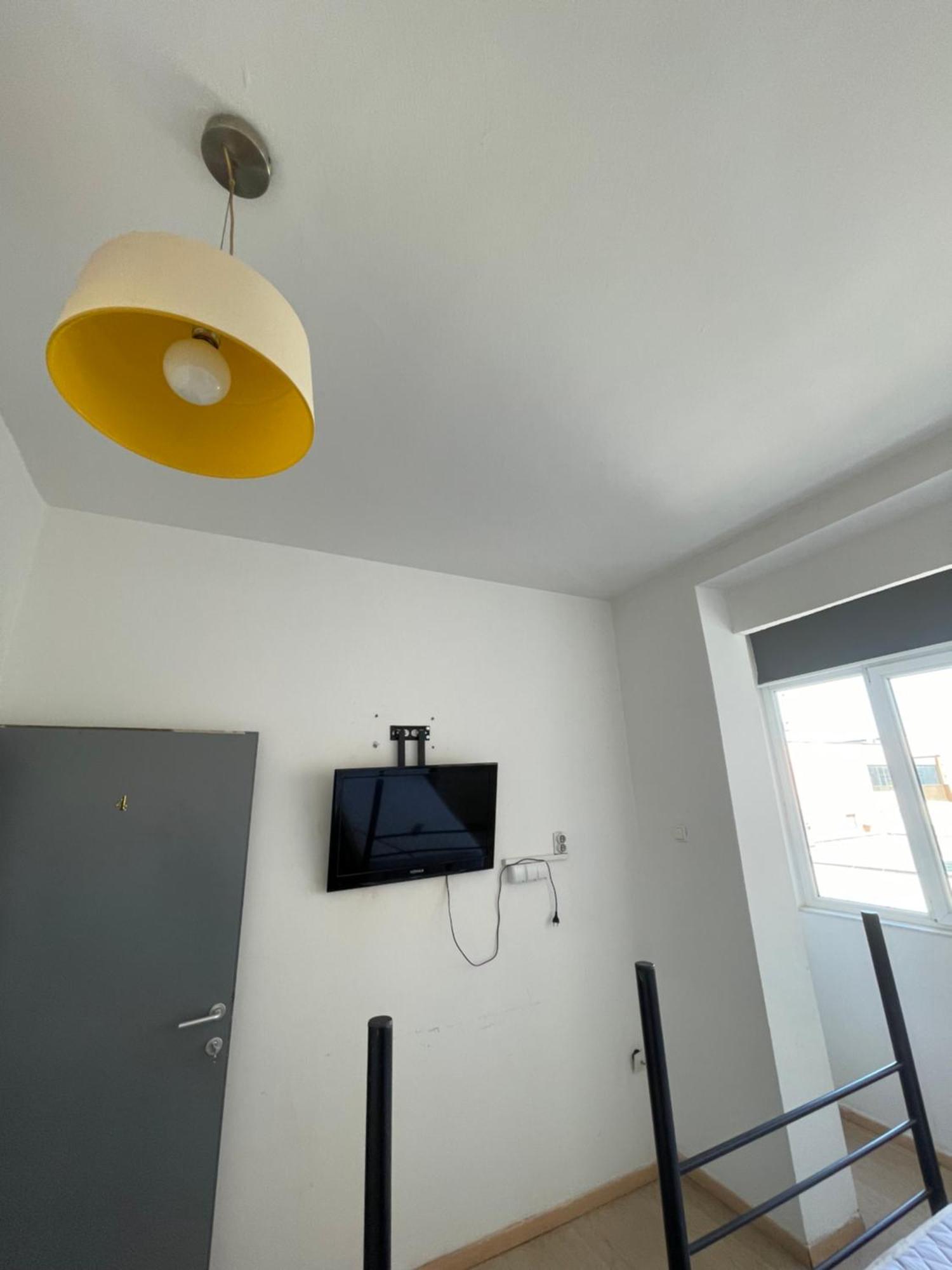 Newborn Comfort Hostel The Biggest Hostel Of Town With Best Location Pristina Exterior foto
