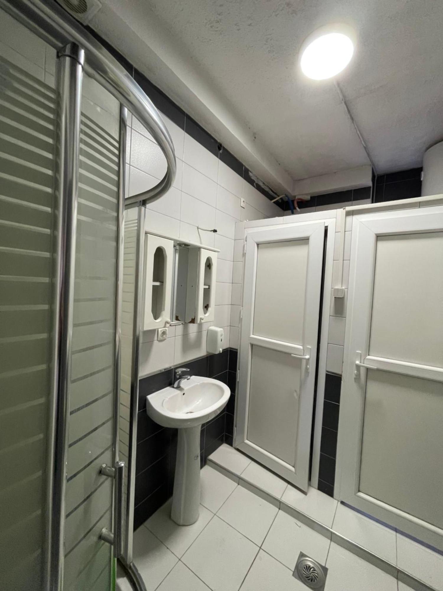Newborn Comfort Hostel The Biggest Hostel Of Town With Best Location Pristina Exterior foto