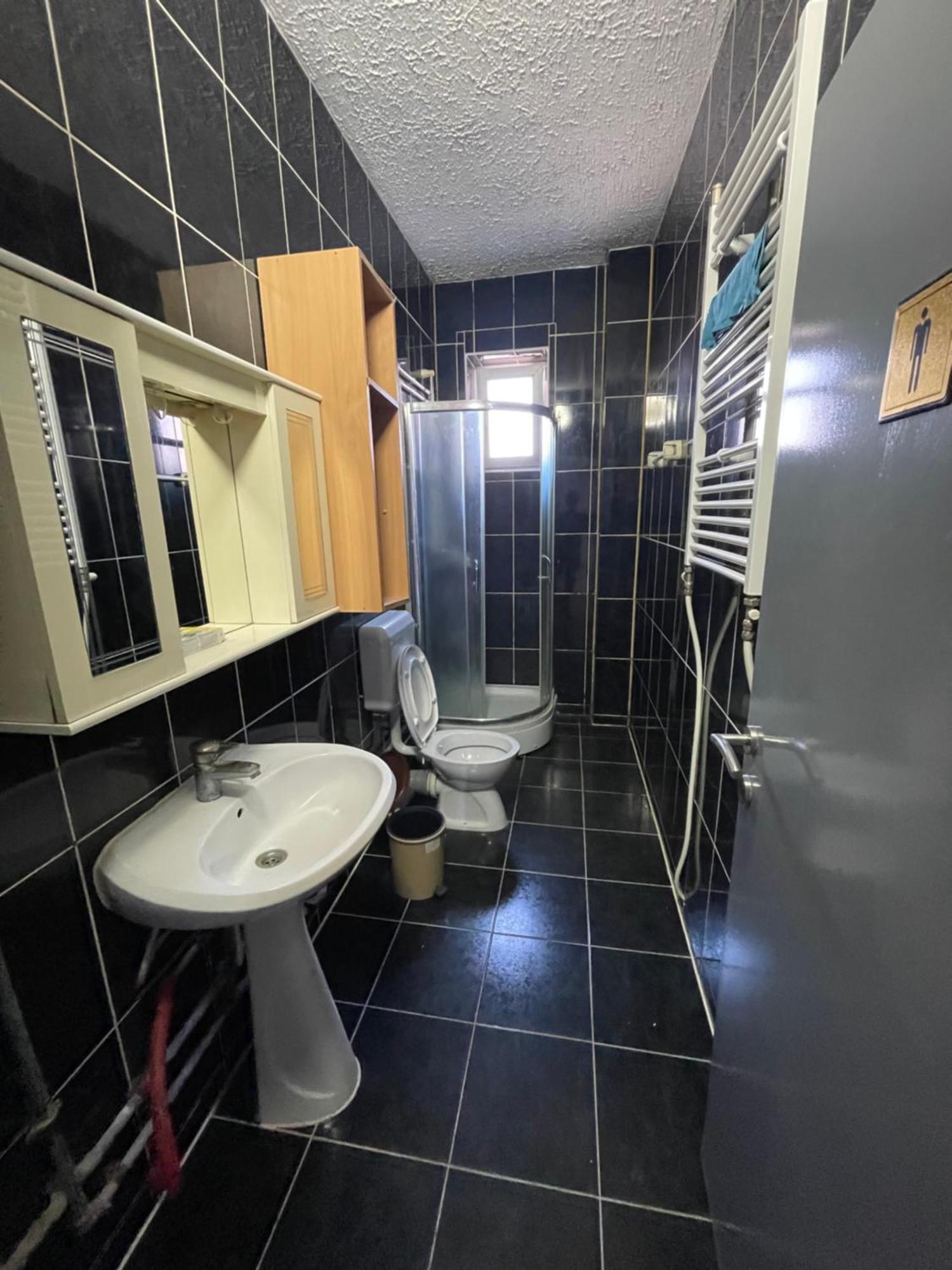Newborn Comfort Hostel The Biggest Hostel Of Town With Best Location Pristina Exterior foto